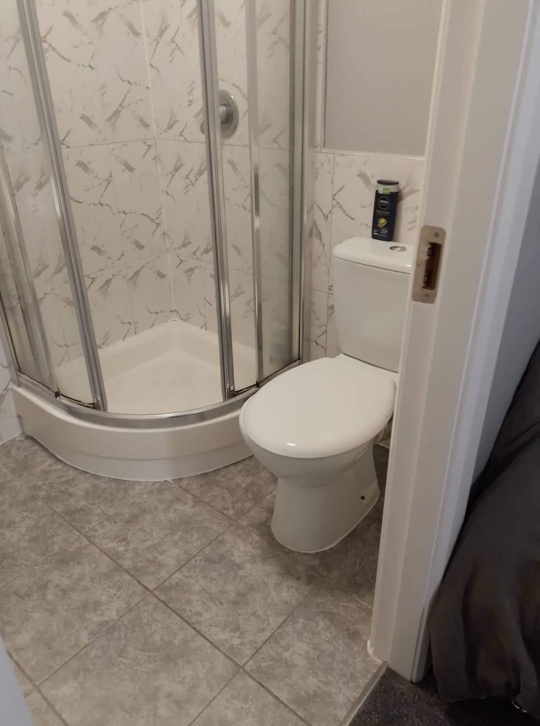 White / Grey Matt Marble, Extra LARGE Roll 1000cm